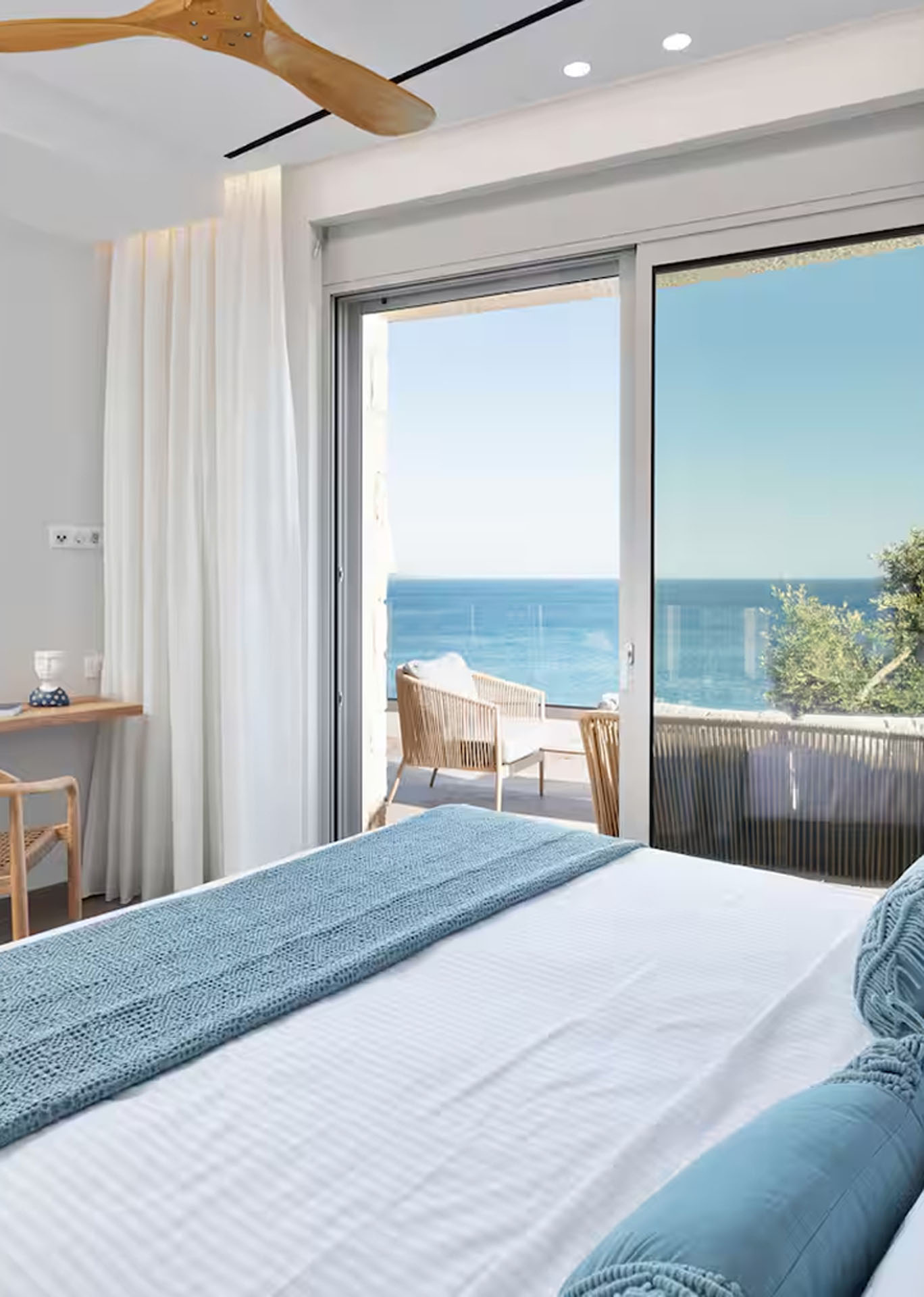 Mirabile Luxury residence baby blue bedroom sea view