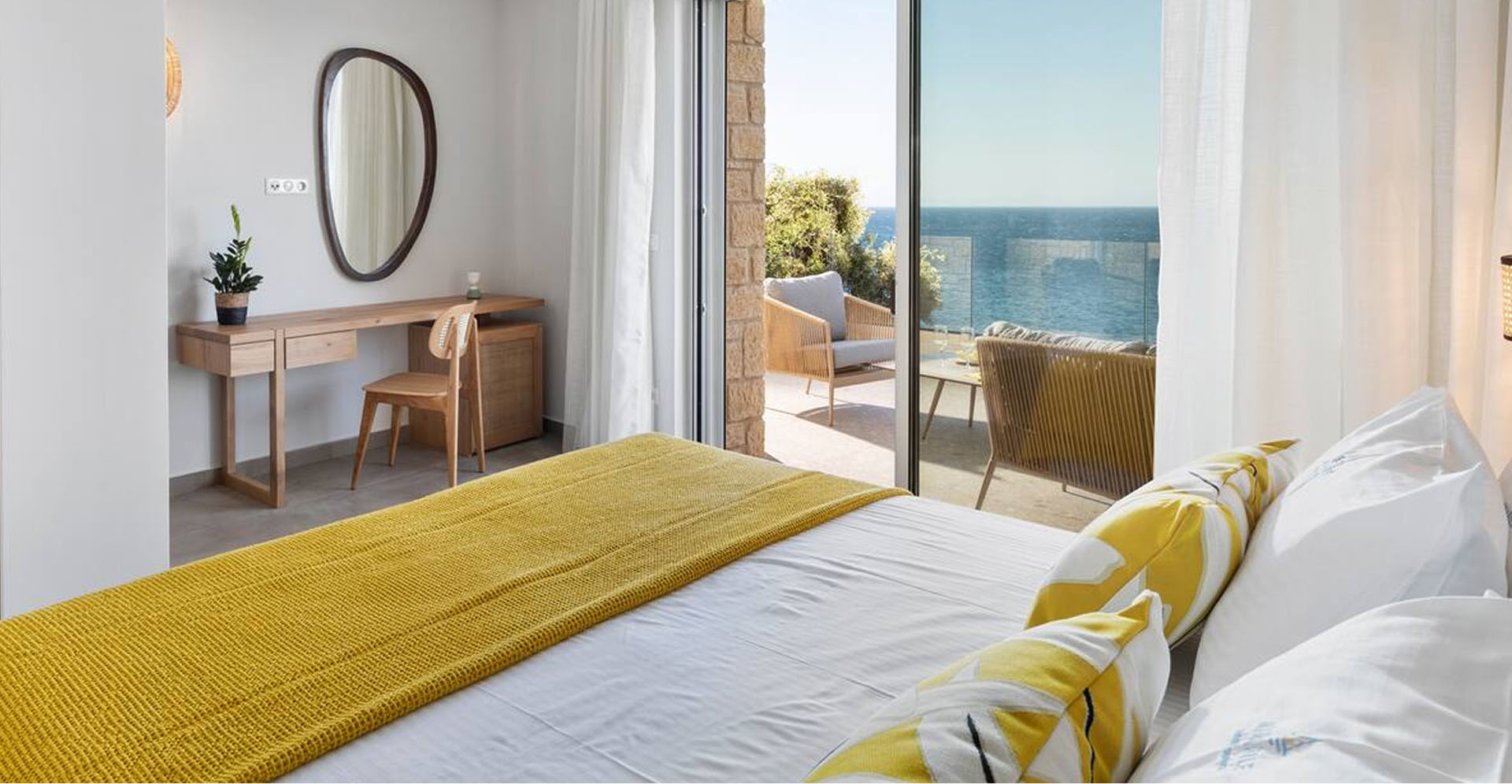 Mirabile Luxury Residence Corfu yellow bedroom